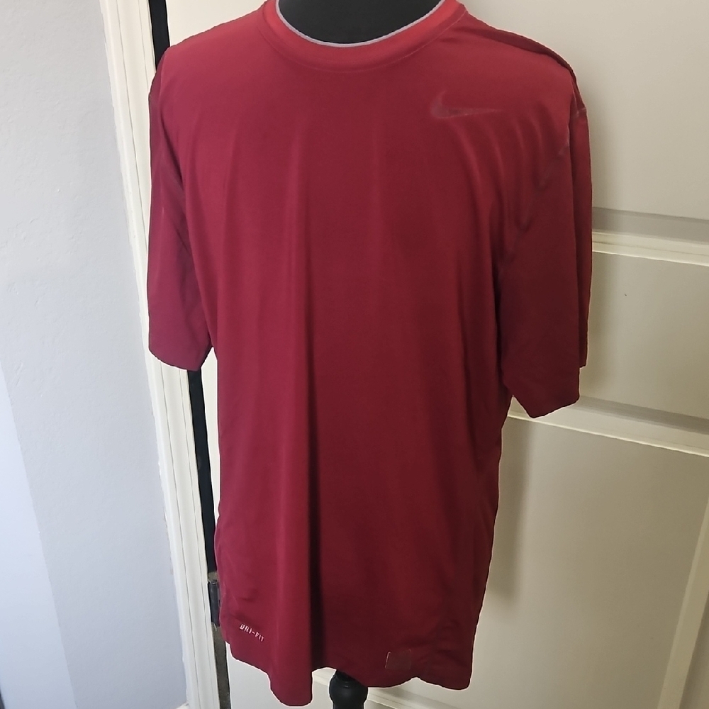 Nike Men's Deep Red Short Sleeve Tee